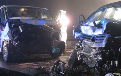 19.12.2015 Sieben verletzte Personen bei schwerem Verkehrsunfall