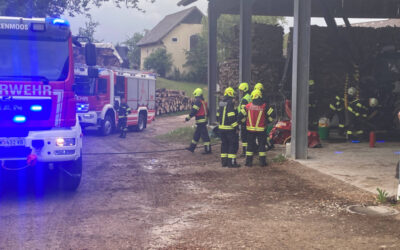 15.05.2026 Brand Fahrzeug in Gebäude und Ölspur in Schalchham